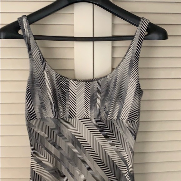 BCBG cool pattern crooked hem summer dress - Picture 2 of 3